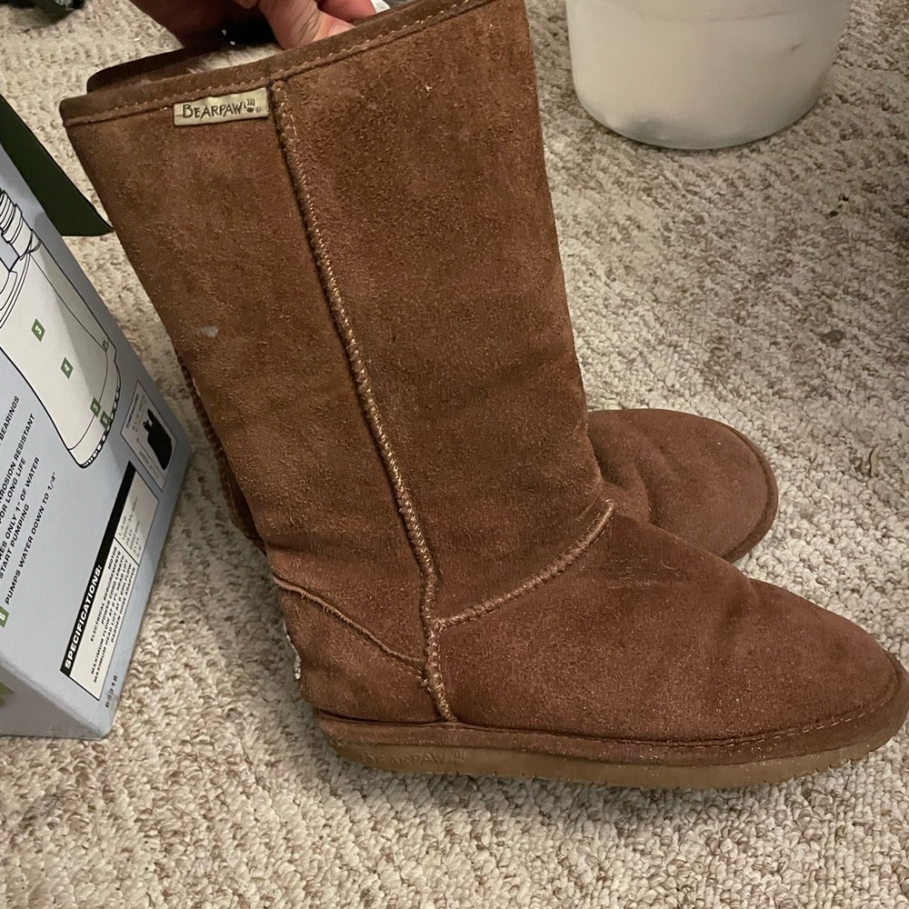 7.5 Bearclaw brown suede boots